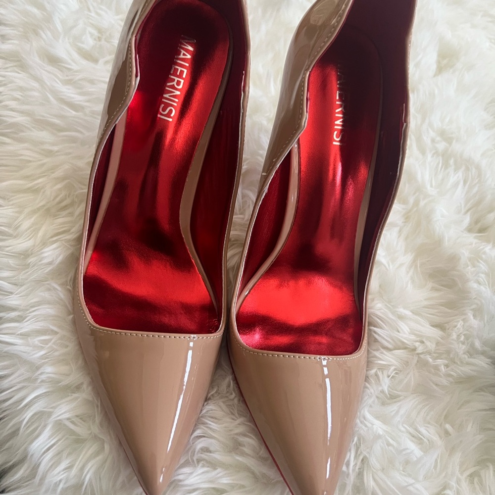 New Women's Tan Patent 5 inch Heels.